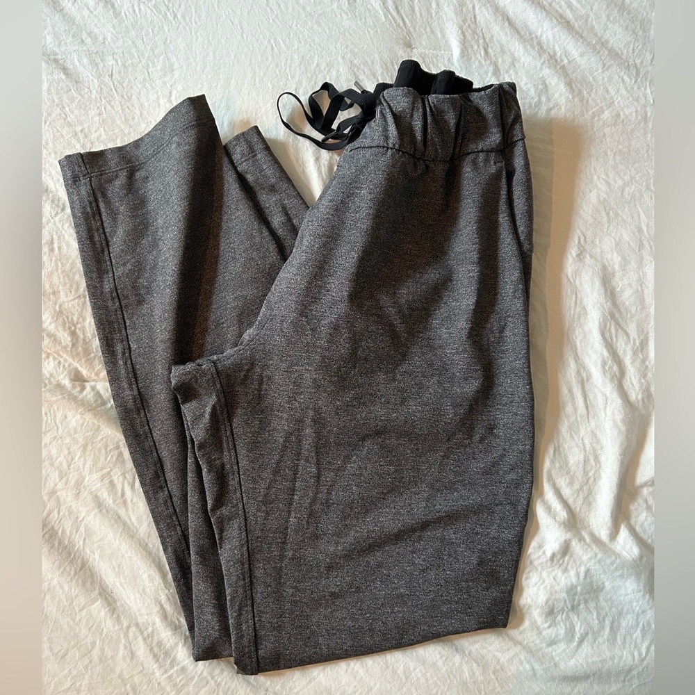 Size 8 lululemon on the fly full length sweatpants
